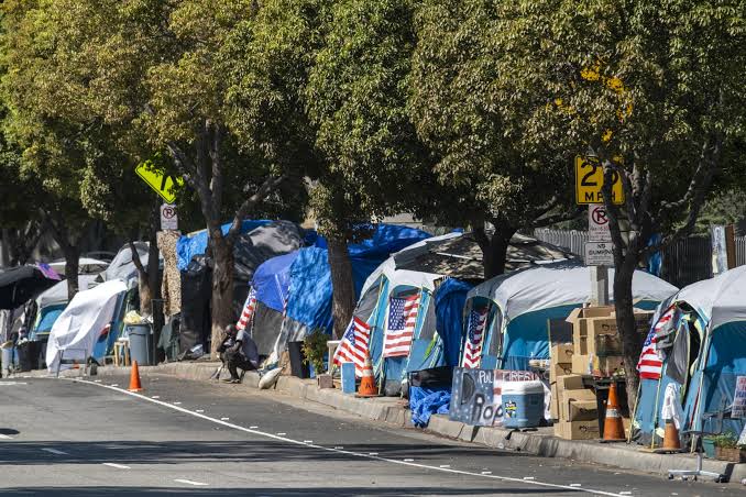 California Posts First Statewide Drop in Unsheltered Homelessness in 15 Years, Adds $419 Million in Aid